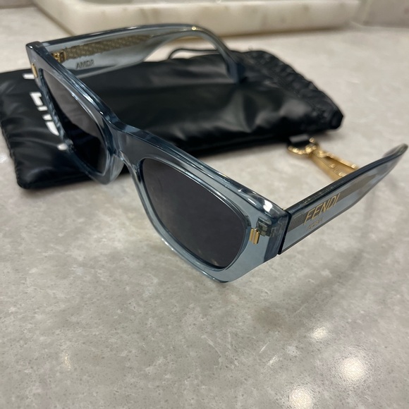 Fendi blue sunglasses - Picture 4 of 5